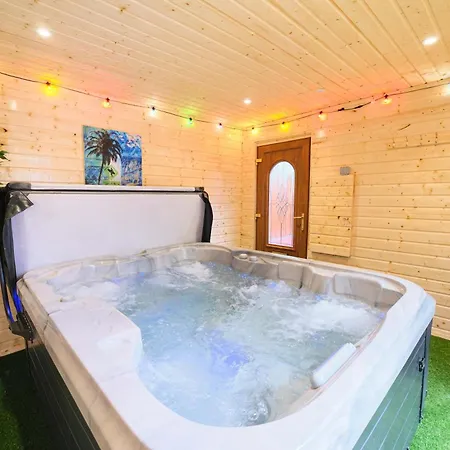 3 Bedroom With Hot Tub By Travel Lets Homes Mulroy Bay * Kerrykeel