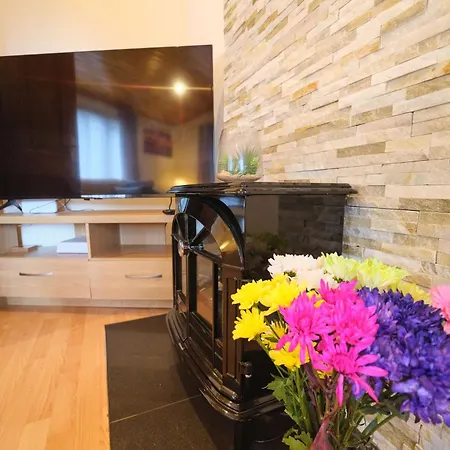 3 Bedroom With Hot Tub By Travel Lets Homes Mulroy Bay Casa vacanze *