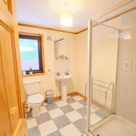 3 Bedroom With Hot Tub By Travel Lets Homes Mulroy Bay *