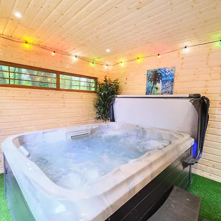 3 Bedroom With Hot Tub By Travel Lets Homes Mulroy Bay