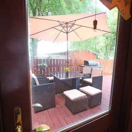 3 Bedroom With Hot Tub By Travel Lets Homes Mulroy Bay * Kerrykeel
