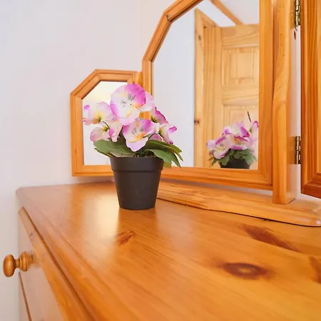 3 Bedroom With Hot Tub By Travel Lets Homes Mulroy Bay Casa vacanze