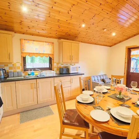 3 Bedroom With Hot Tub By Travel Lets Homes Mulroy Bay Casa vacanze Kerrykeel