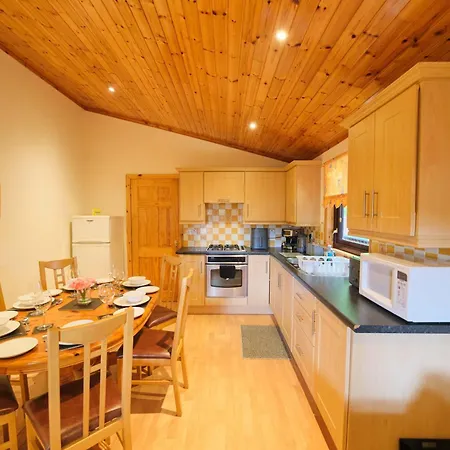 3 Bedroom With Hot Tub By Travel Lets Homes Mulroy Bay *