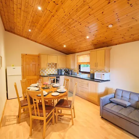 3 Bedroom With Hot Tub By Travel Lets Homes Mulroy Bay Casa vacanze *